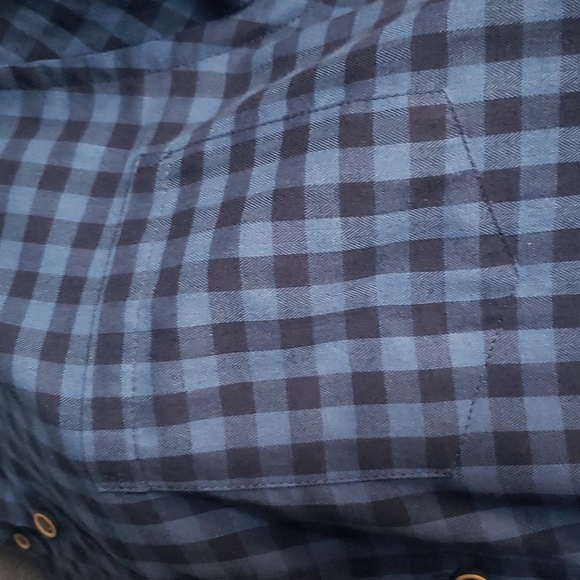 Like New Van Heusen Slim Fit Button Down - Picture 6 of 8